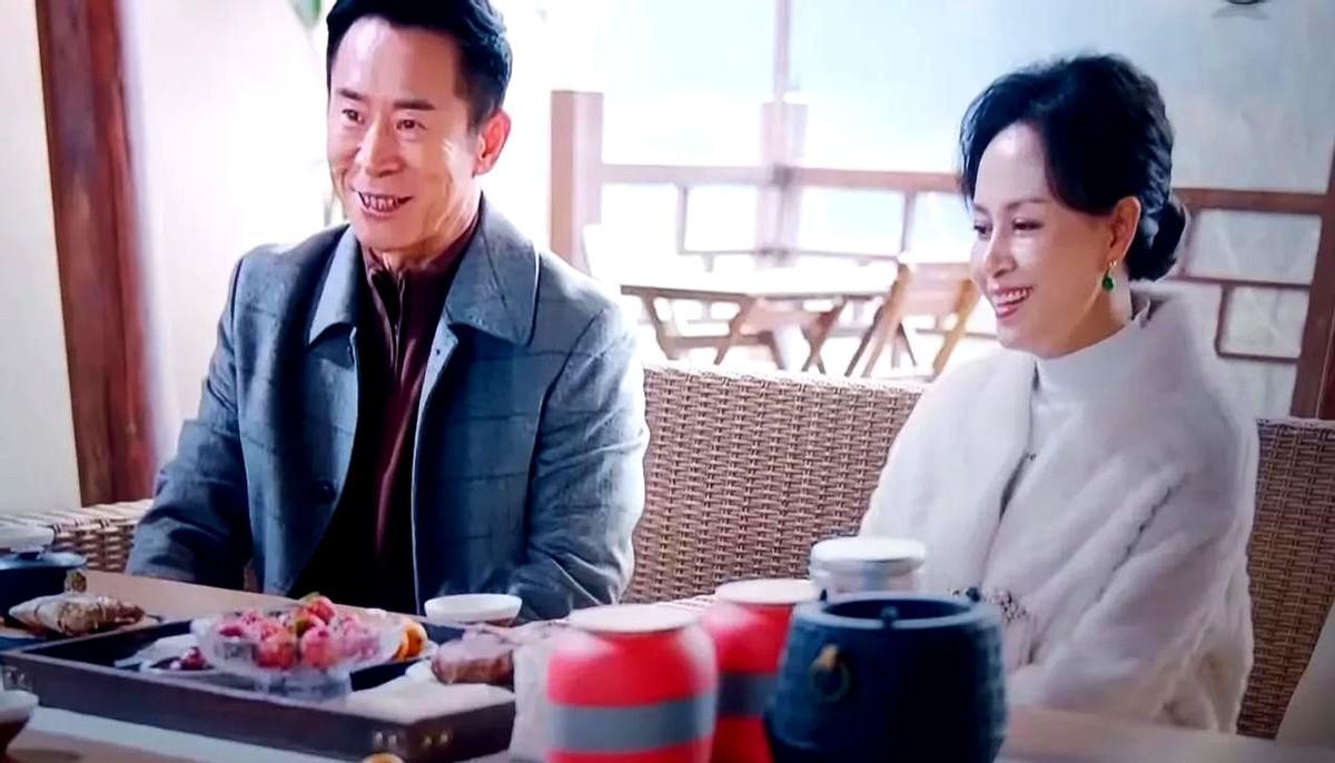 演了半辈子夫妻，他俩竟瞒着家人在北京还房贷。

马诗红和于莉红，这对老戏骨，从黑