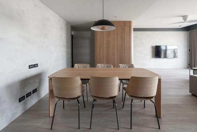 115㎡现代极简，水泥灰+木质感，低调舒适的高级感