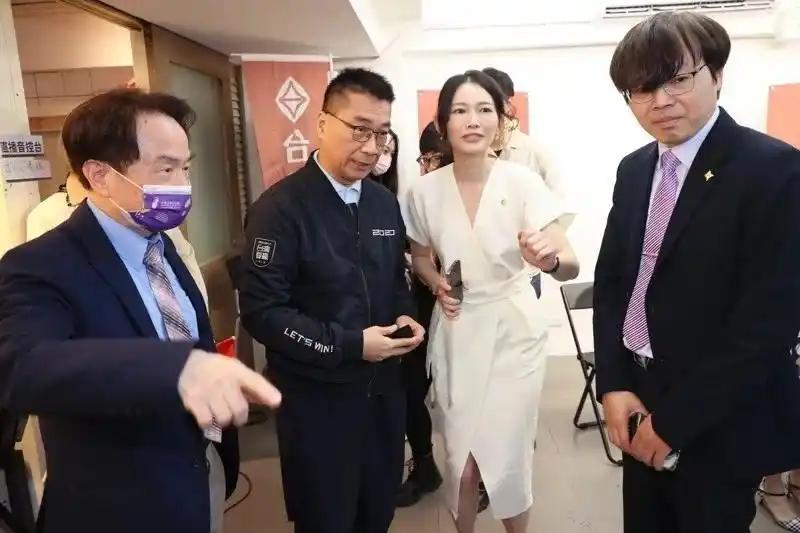 怪不得“台独”分子紧张了！“台独”分子吴欣岱无意中透露了一个真相！
 
过去国民