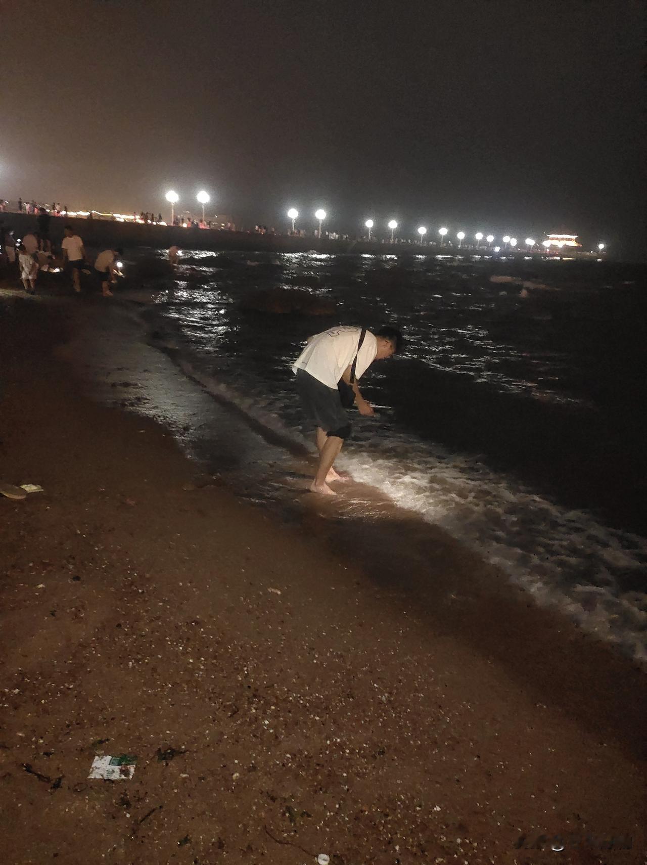 儿子越来越大了
现在竟然经常怀念他小的时候
是不是我也越来越老了