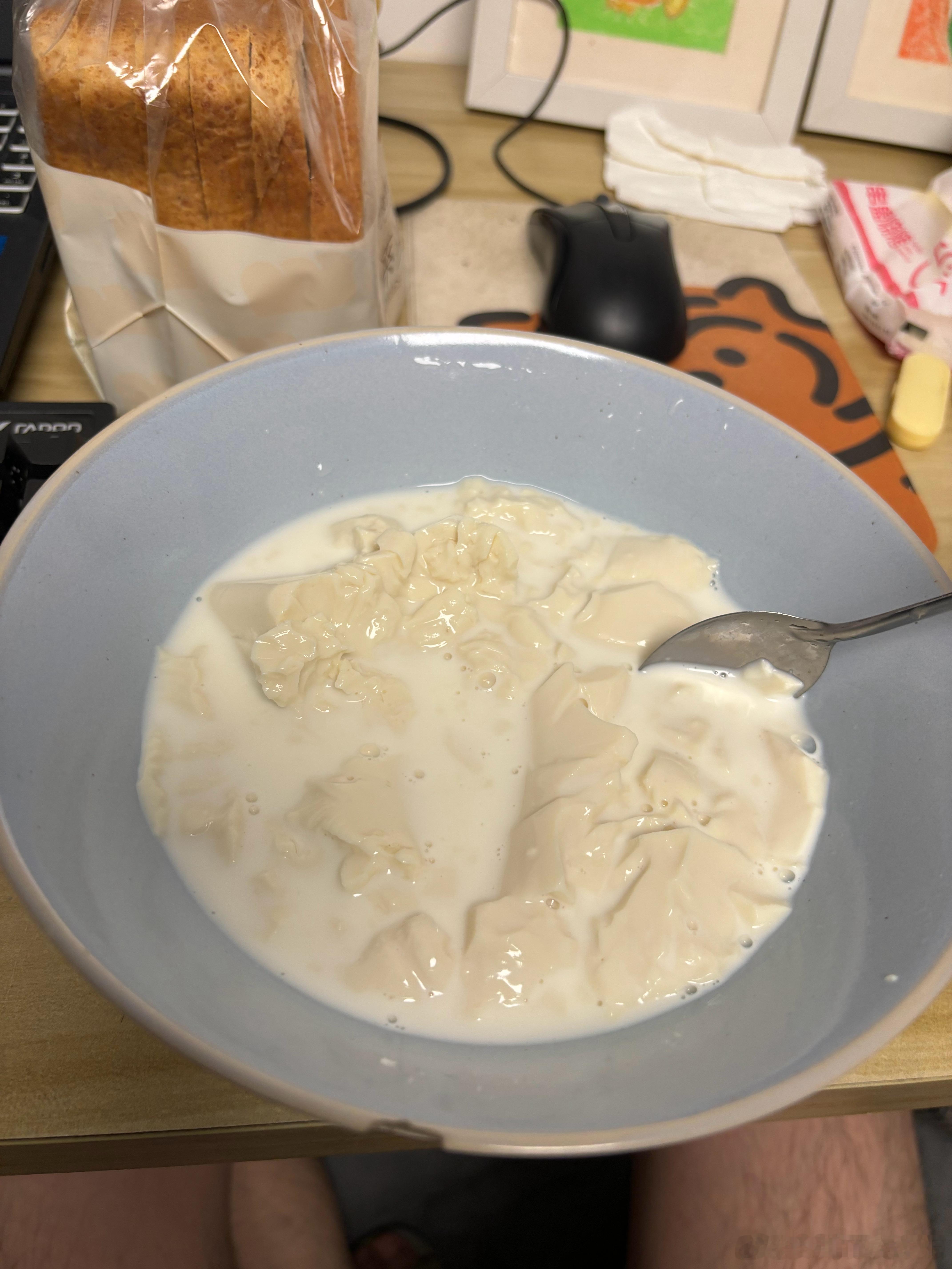 在床上几乎失去理智，就刚刚看了28分钟外卖，超级无敌想吃麦当劳/小笼包/烤鸡腿/