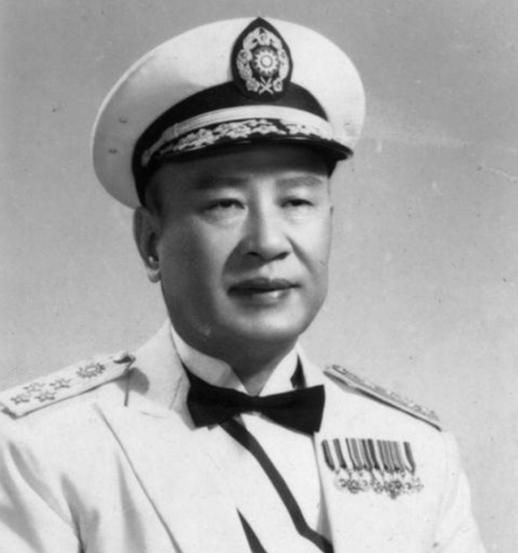 1966年白崇禧病逝，蒋介石去吊唁，在灵前假意慰问，白崇禧的小儿子说：“白家子弟