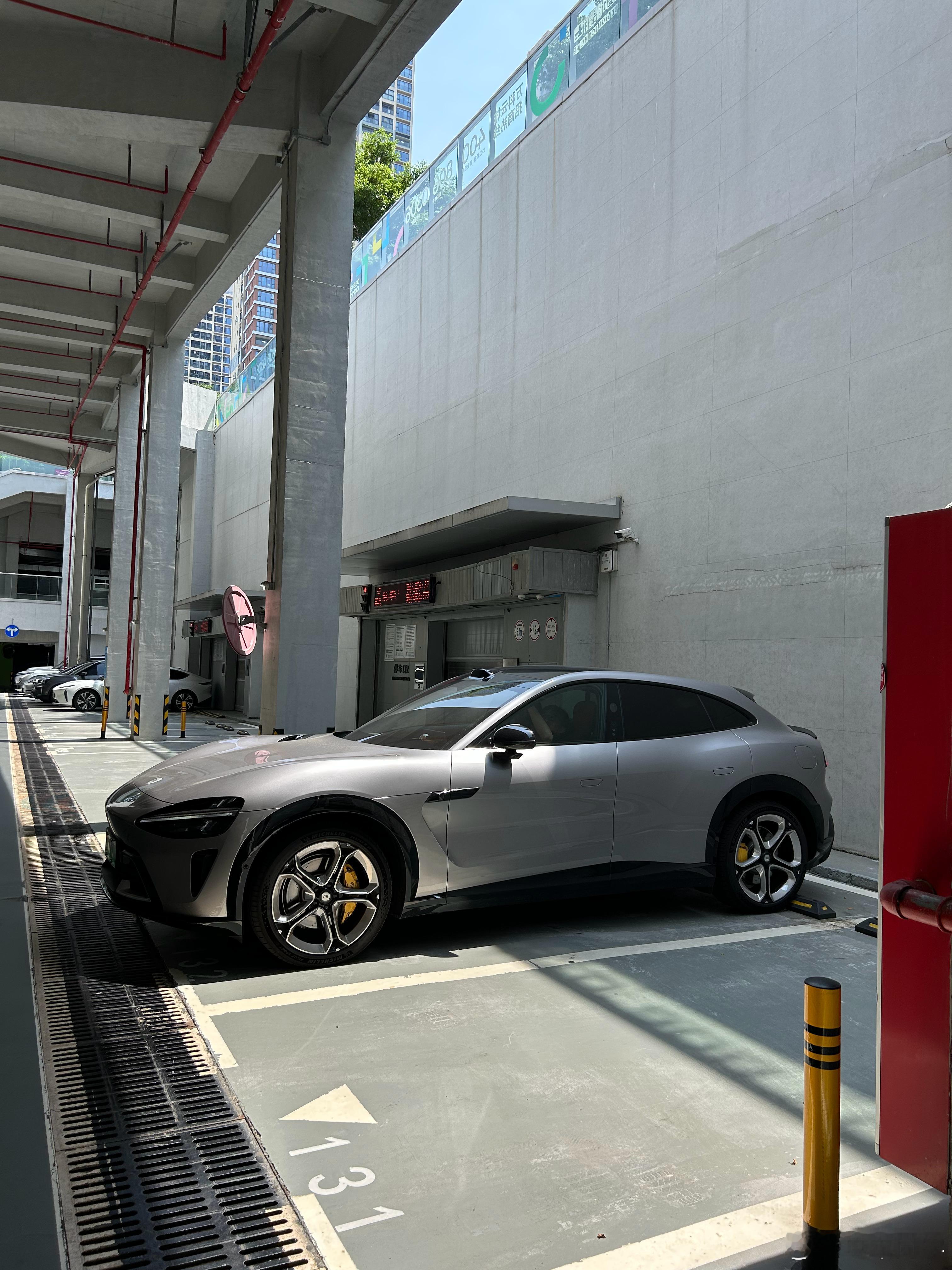 朋友们，小米 YU7 来了，大家想看什么内容？大v聊车 ​​​