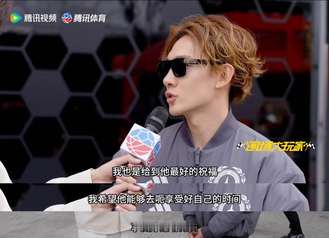 苏翊鸣经常教拉塞尔滑雪冬奥冠军爱开车，赛车皇帝爱滑雪——这波跨界联动太绝了！苏翊