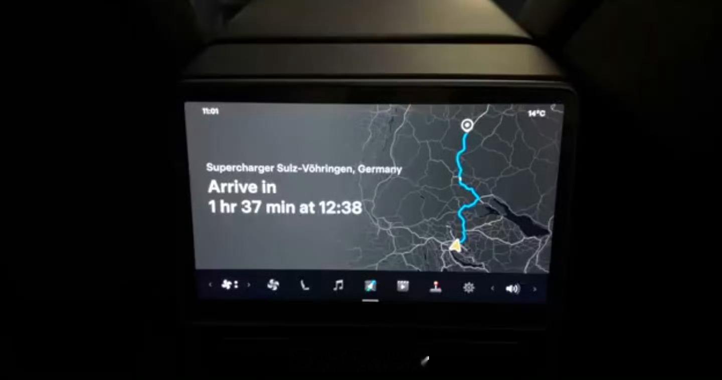 特斯拉在 2026 春季更新中，将原本为 Robotaxi 设计的全交互式导航地
