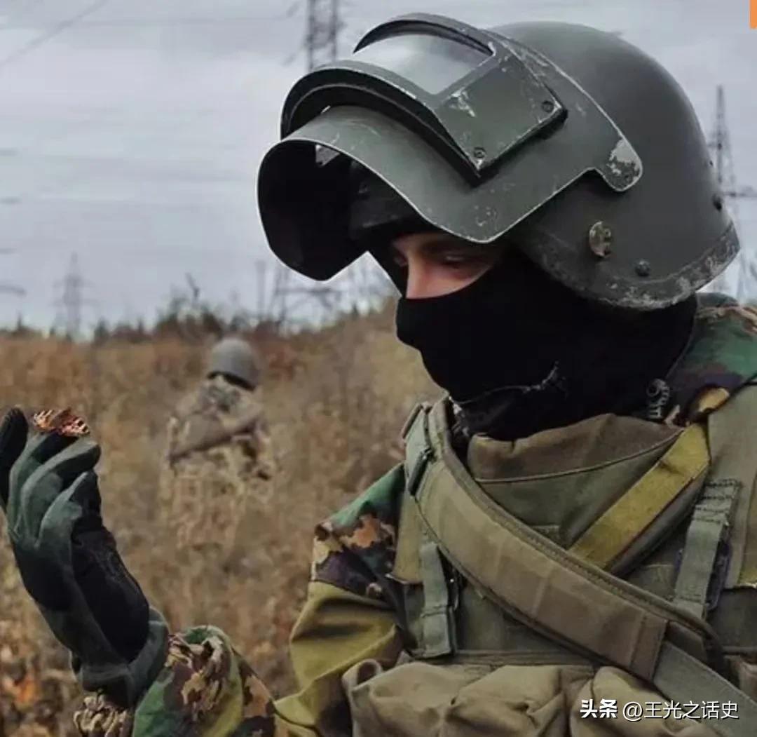 一颗工人制造的子弹，从资产阶级的枪口射出，穿过中产阶级的社交媒体，不偏不倚打中一