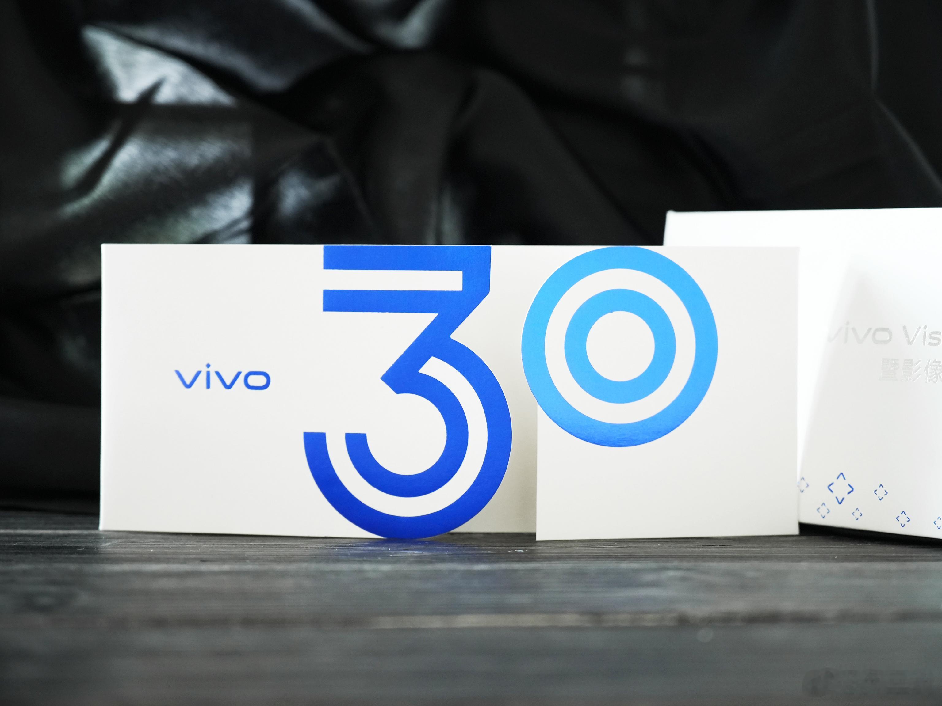 vivo Vision邀请函收到了，明天下午发布。此时此刻我应该已经到东莞了，感