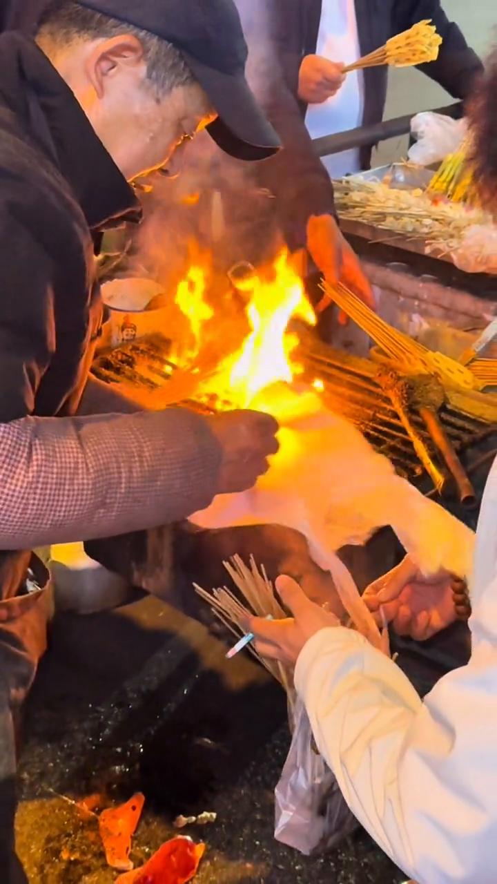 老味道。
伊人后来过江南，锁愁肠。听得乌篷轻摇桨心，不知所向。画船鹧鸪声声唱曲曲