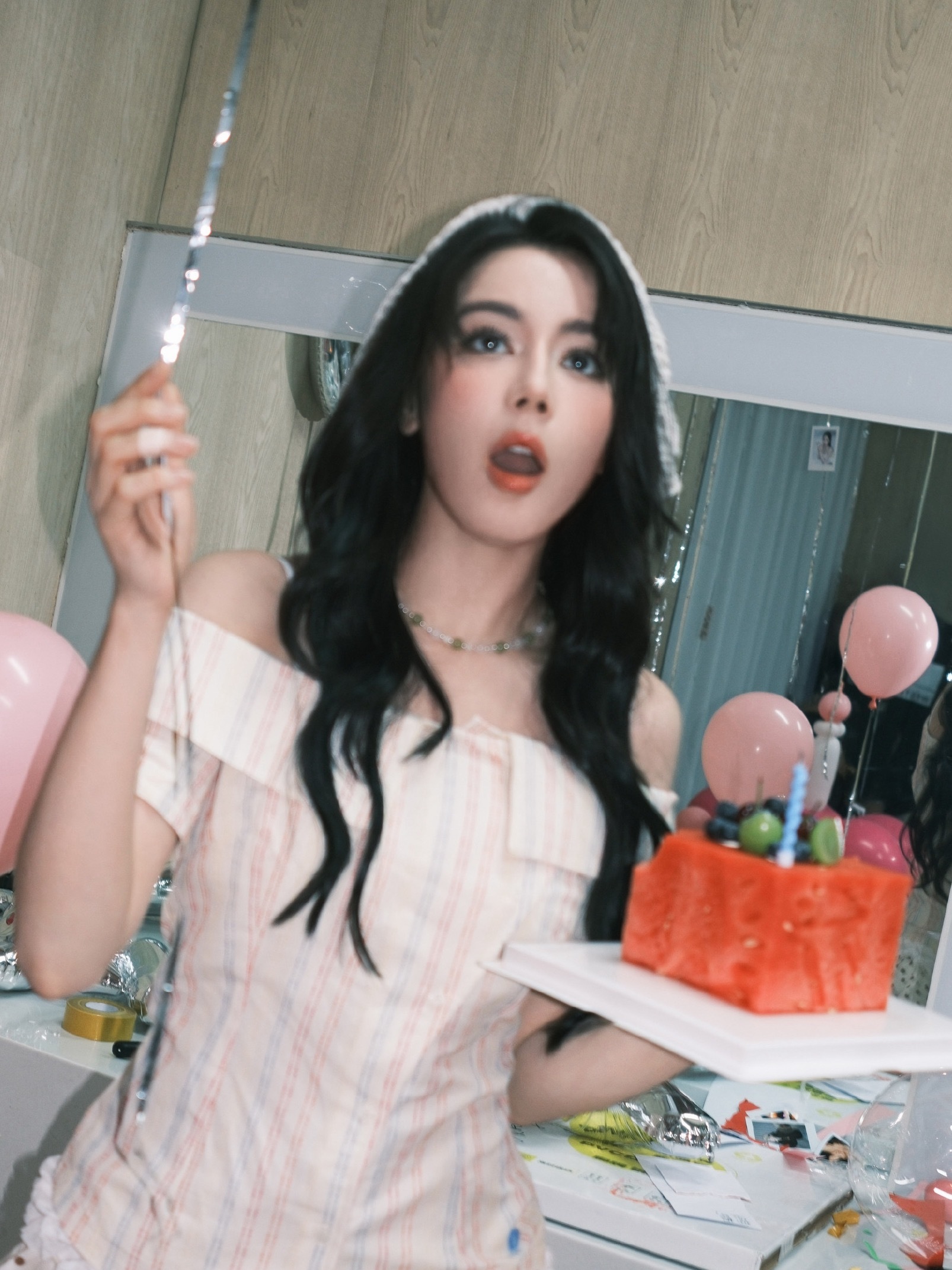 迪丽热巴如愿收到了方形西瓜蛋糕热巴想要 热巴得到