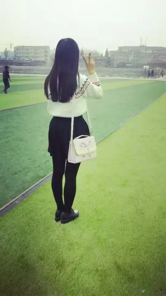 下联内容限定意境，上联需匹配意境较难。