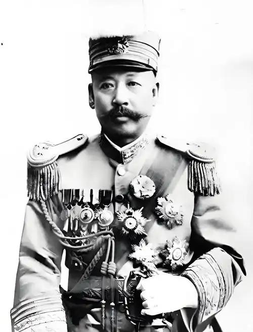 1912年，在父亲的逼迫下，20岁的富商千金陈涵蕊嫁给了50岁的北洋军阀，而这位