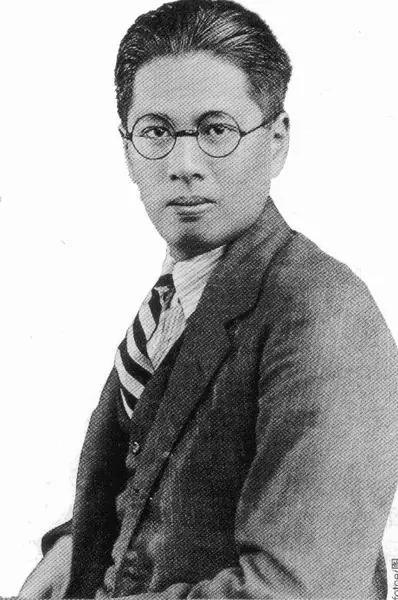 1933年南京，蒋介石办公室里传出一声脆响——他一巴掌抽在了大舅子宋子文的脸上，
