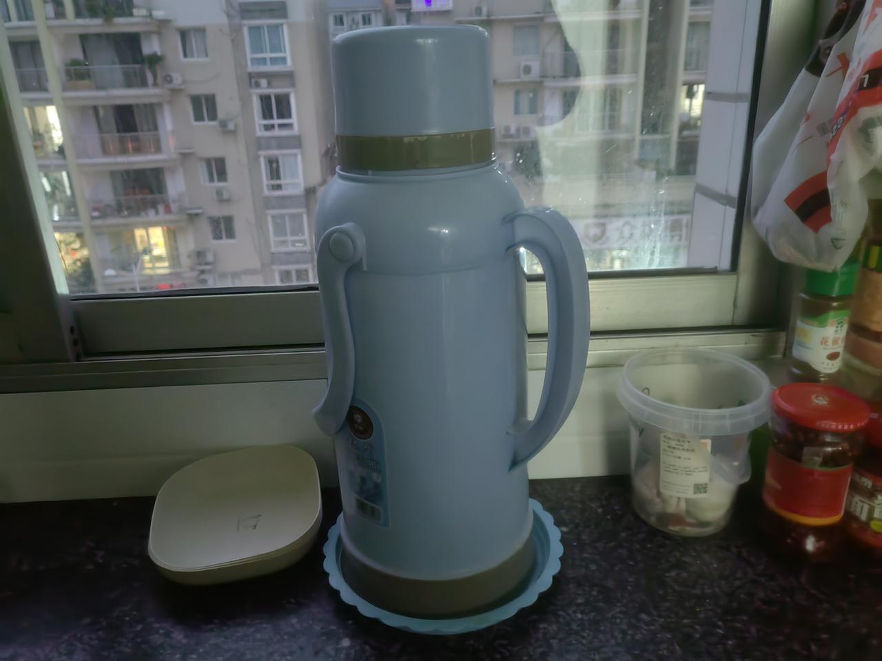 寒潮来袭，今天感觉好冷，走在路上寒风像刀子一样刮脸。这么冷的天气，不想在外面玩耍