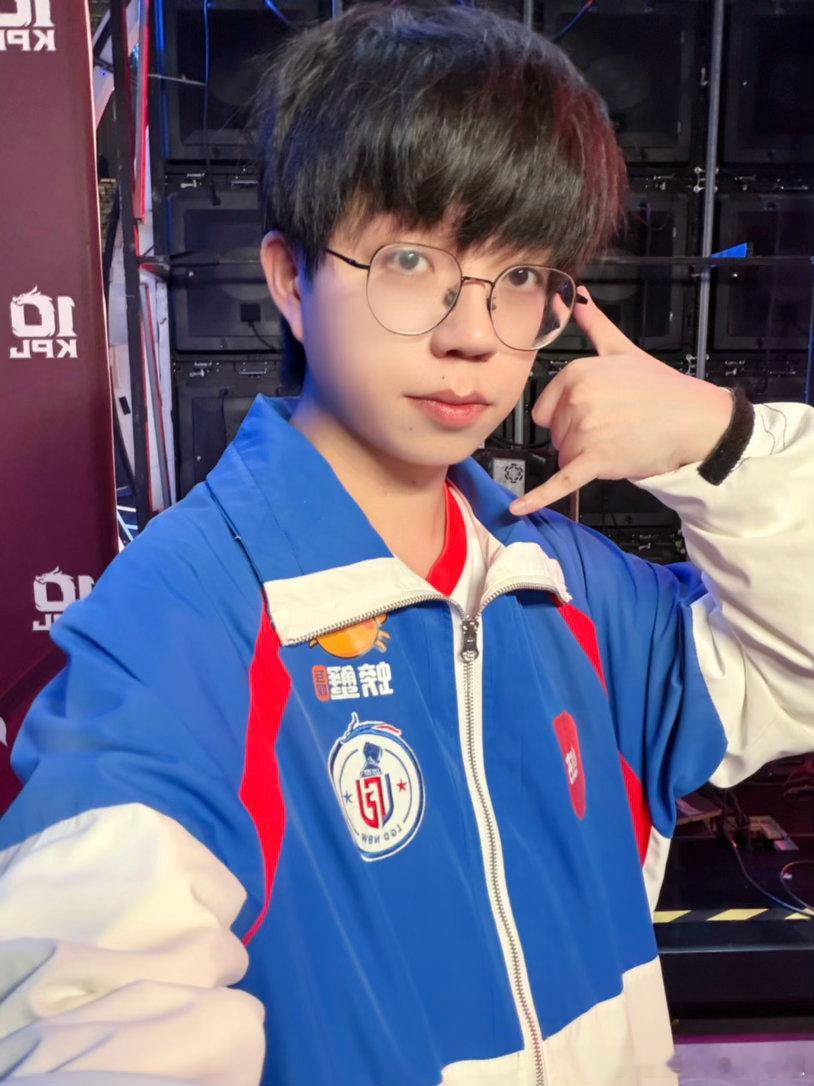 LGDNBW锁季后赛小崽XZX 季后赛加油努力 