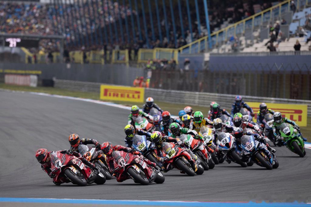 张雪机车第7这一波也算是流量的反噬。比赛哪有百分百赢的？稍微出点问题，一部分网友