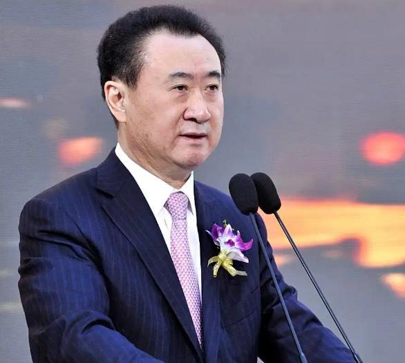 ·从登顶首富到变卖核心资产，王健林浮沉半生凭底线成地产清流
 
人生起落，在地产