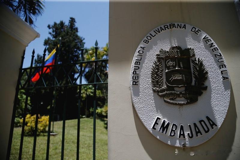 委内瑞拉面对美军进逼亮俄制武器 美国和委内瑞拉这局势越来越紧张了，火药味十足。美