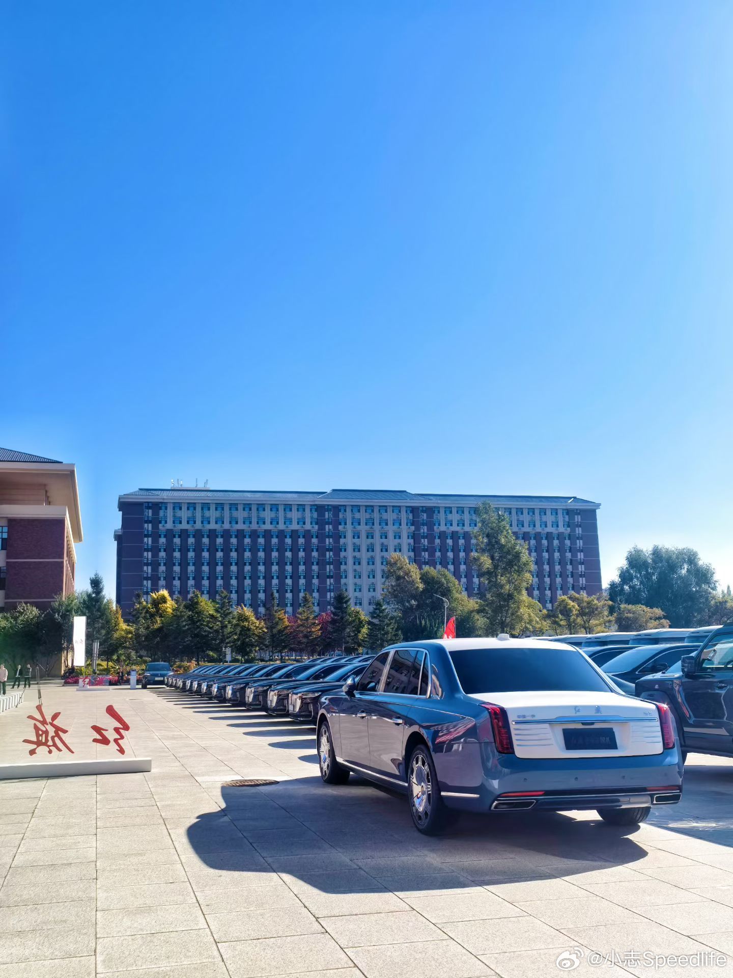 今天吉林大学80周年，红旗助阵！大v聊车我和汽车的日常红旗青年 ​​​
