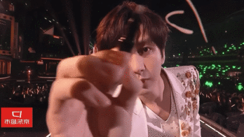 成毅写笨小孩到底是用的左手还是右手你好星期六 成毅写“笨小孩”名场面！小丁迪哥笃