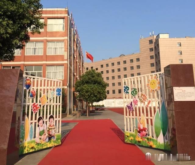 🎒

九月金秋，开学季如约而至！校园里又响起了朗朗书声，操场上整齐列队的身影，