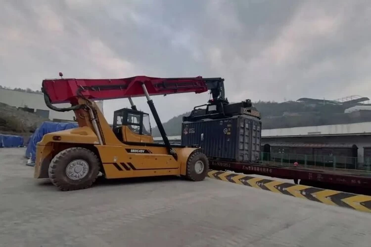 首趟硫磺专列进厂，西洋诺威施集团打通原料保障“最后一公里”！