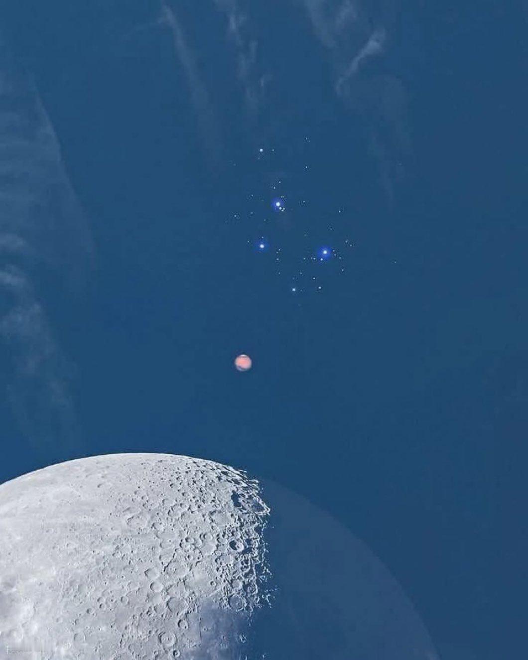 月球、火星和昴星团 