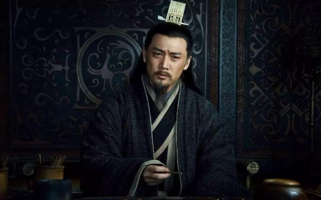 公元206年，诸葛亮娶了丑女黄月英。新娘子“头发黄，皮肤黑”，他早有心理准备。哪