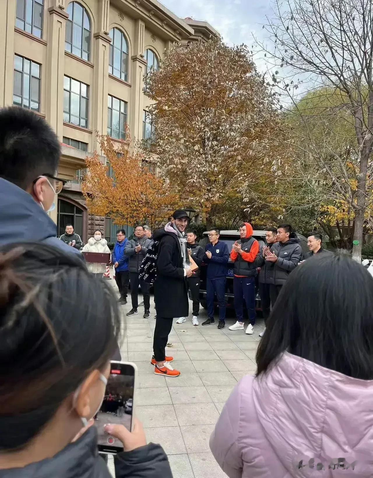#实话实说# 
再见，费莱尼！[烟花]一路顺风，有空常回来坐坐。