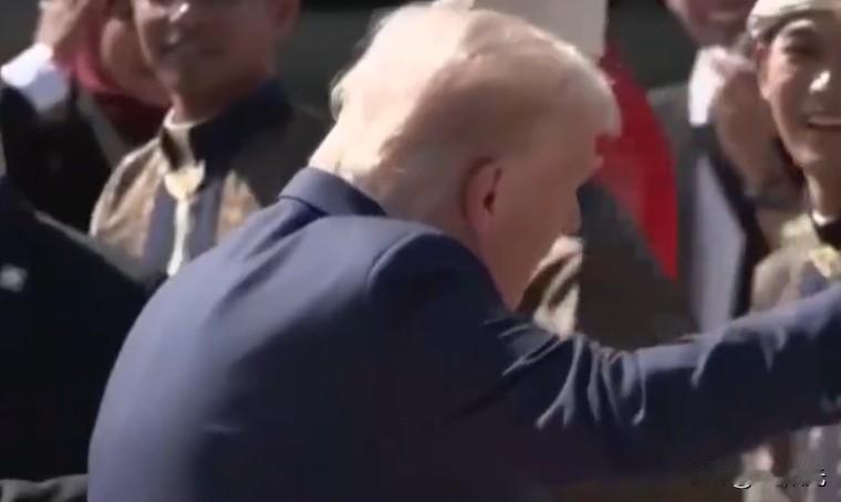 250年里，发动了200多场战争……
并从二战中掠夺了天文数字的财富。
这个蛮横