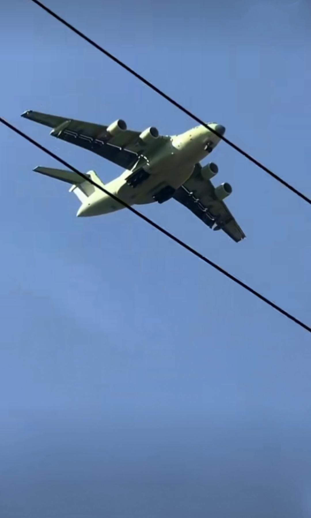 姑且叫“运油20-B”吧！不知道正式命名是什么？
据以往机身编号排布顺序推测，删