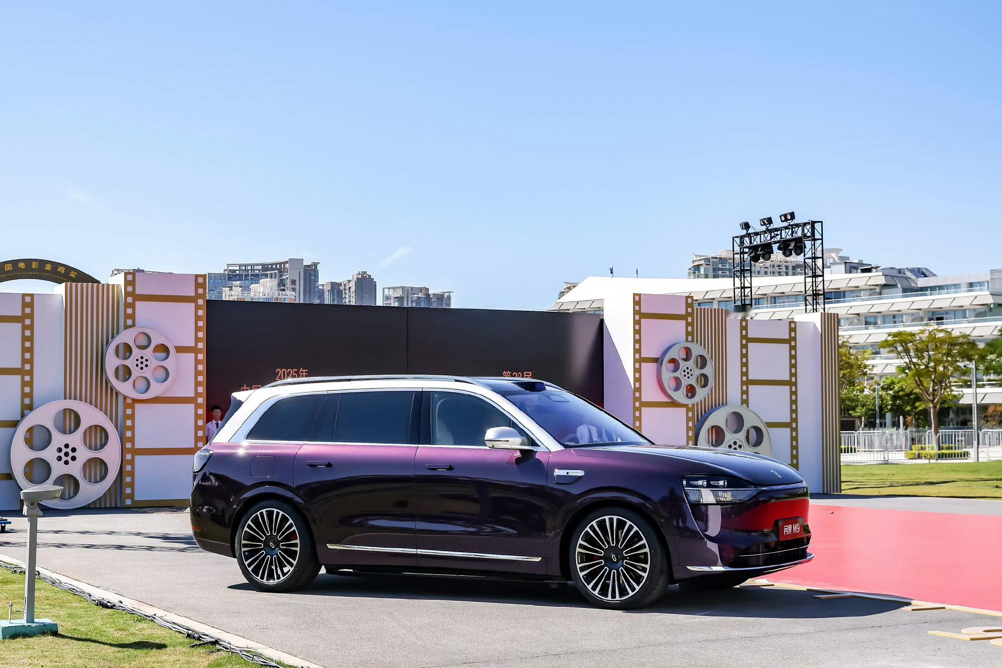 这十年的国产汽车发展的真的是很强大了！弯道超车，迭代技术领先，国人选国产车的身体