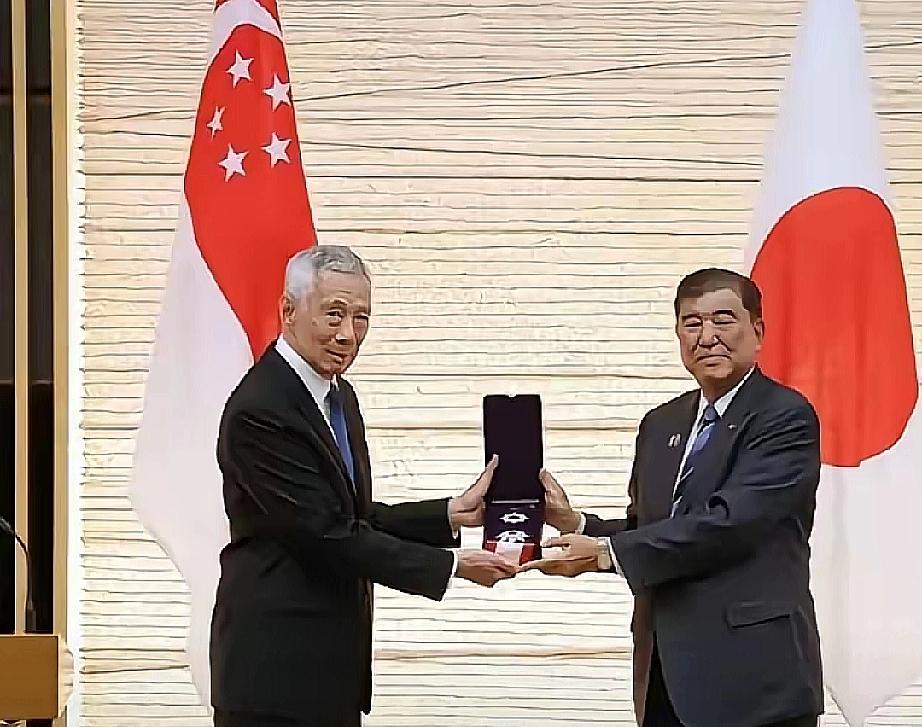 不知道大家有没有一种感觉
​每次中日有摩擦的时候，有个国家却异常的安静，这个国家