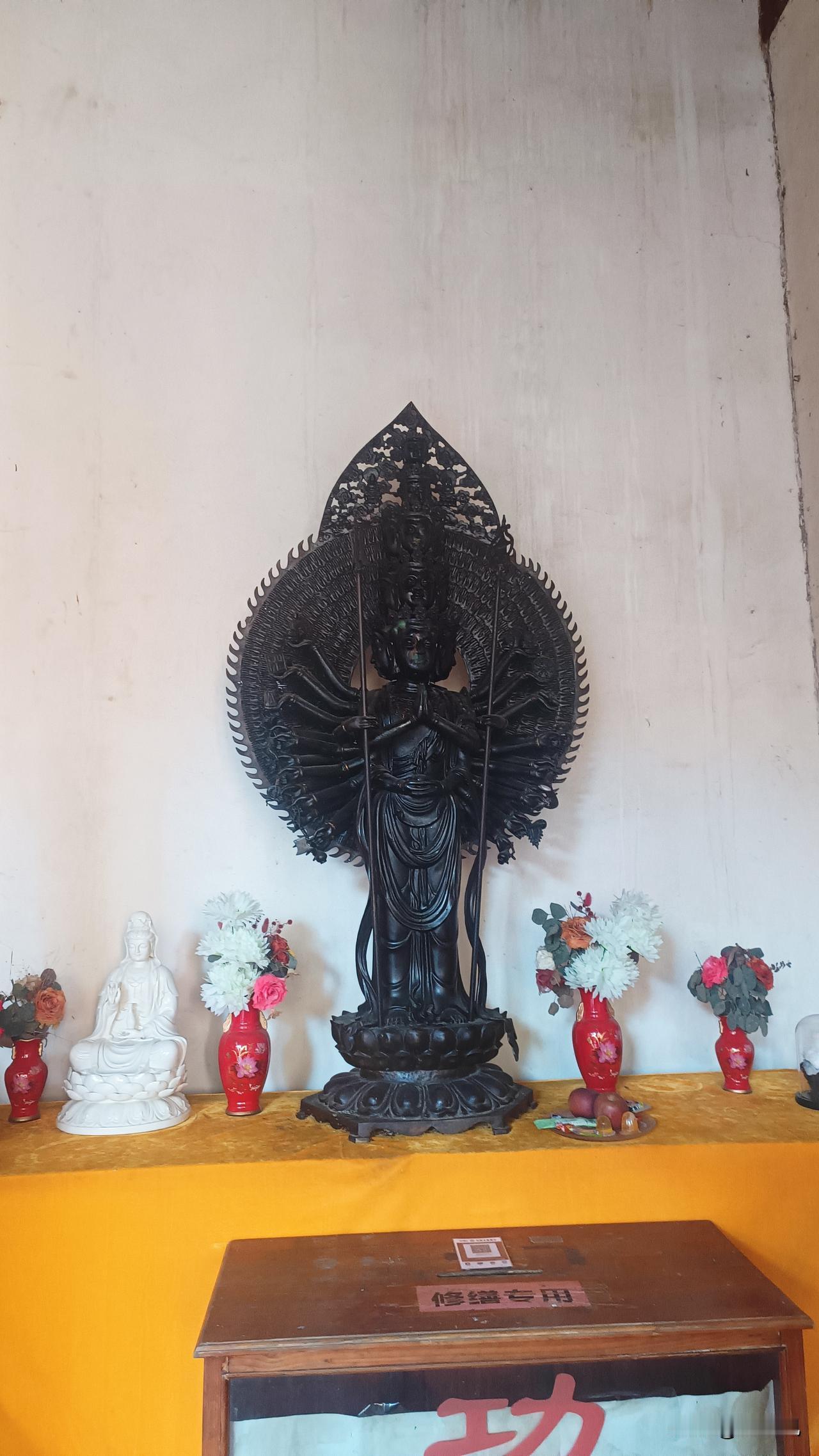 这是什么神我不知道，一大早看到乌七妈黑的千手大神，一下子让人心理压抑得慌，好像患