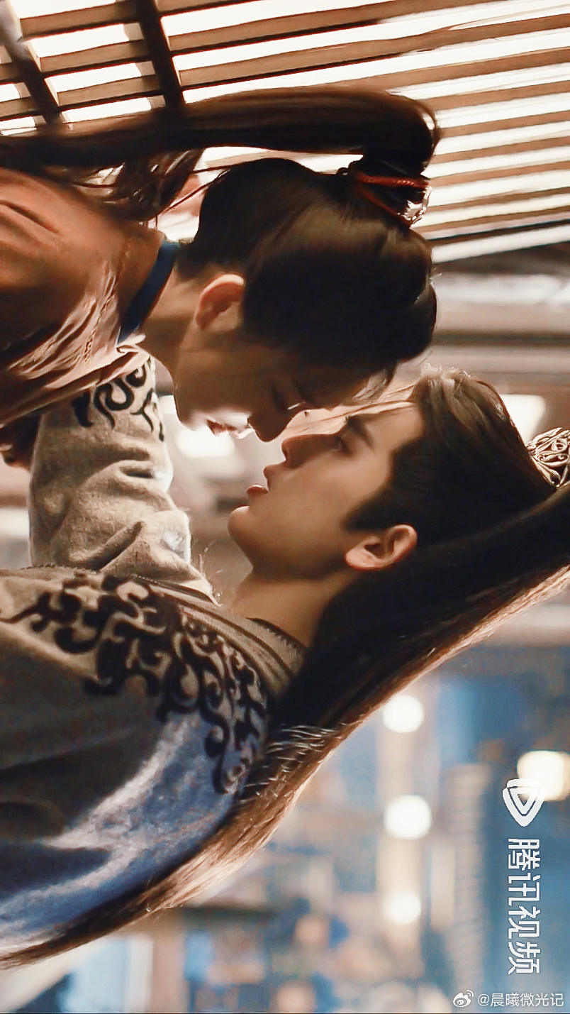 张凌赫田曦薇破窗吻逐玉亲到腿软的路透要播了 适配度真的没谁了✨ 张凌赫田曦薇同框