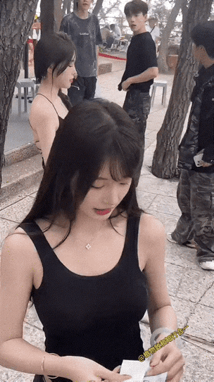 女人颜值重要还是性格好重要结婚前觉得颜值重要，结婚后觉得性格重要[捂脸]