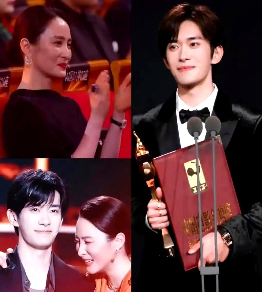 “妈没拿奖，儿子先封帝”，金鸡奖直播里，蒋勤勤冲易烊千玺竖起大拇指那一秒，弹幕直