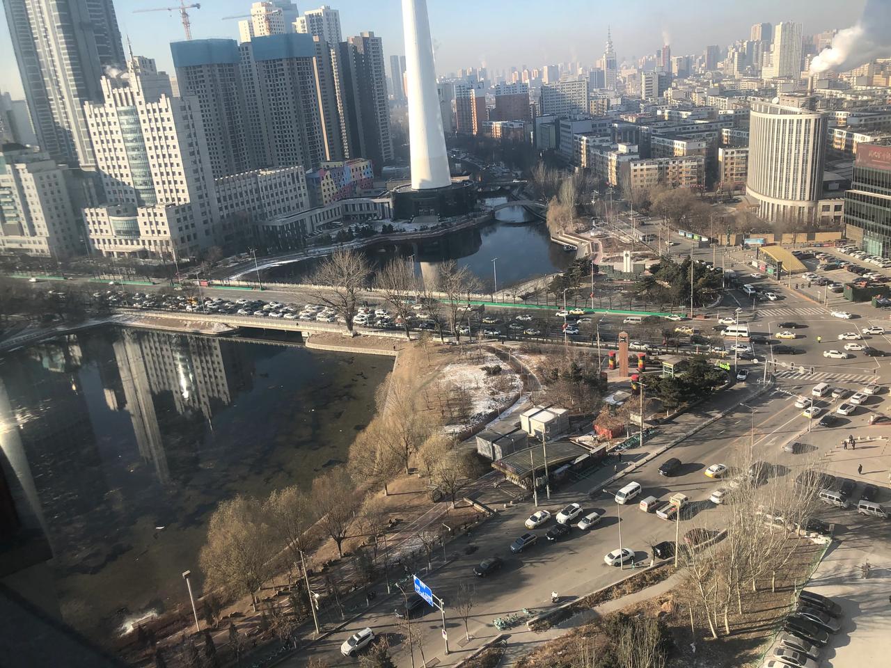 2022年的倒数第三天 看青年大街的车流 终于 有点恢复的迹象了.愿马上到来的新