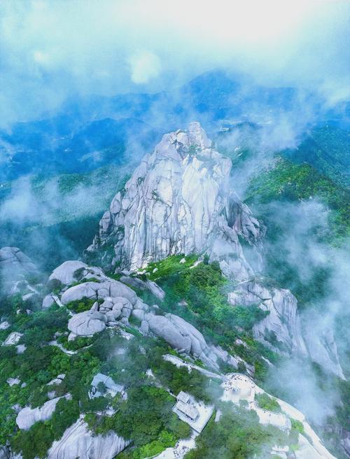 安徽安庆游，来天柱山解锁人在画中游美景！
安庆天柱山
美景和美食推荐：
1、神秘