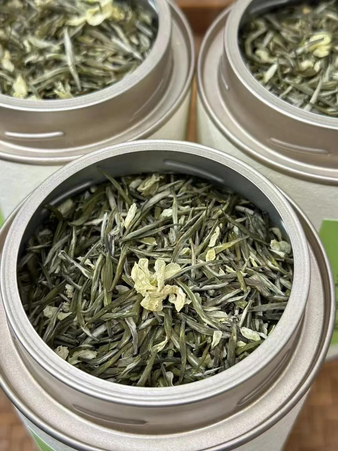 人生像茶，生活似水，水能让茶由苦变甜，不经苦 何来甜。