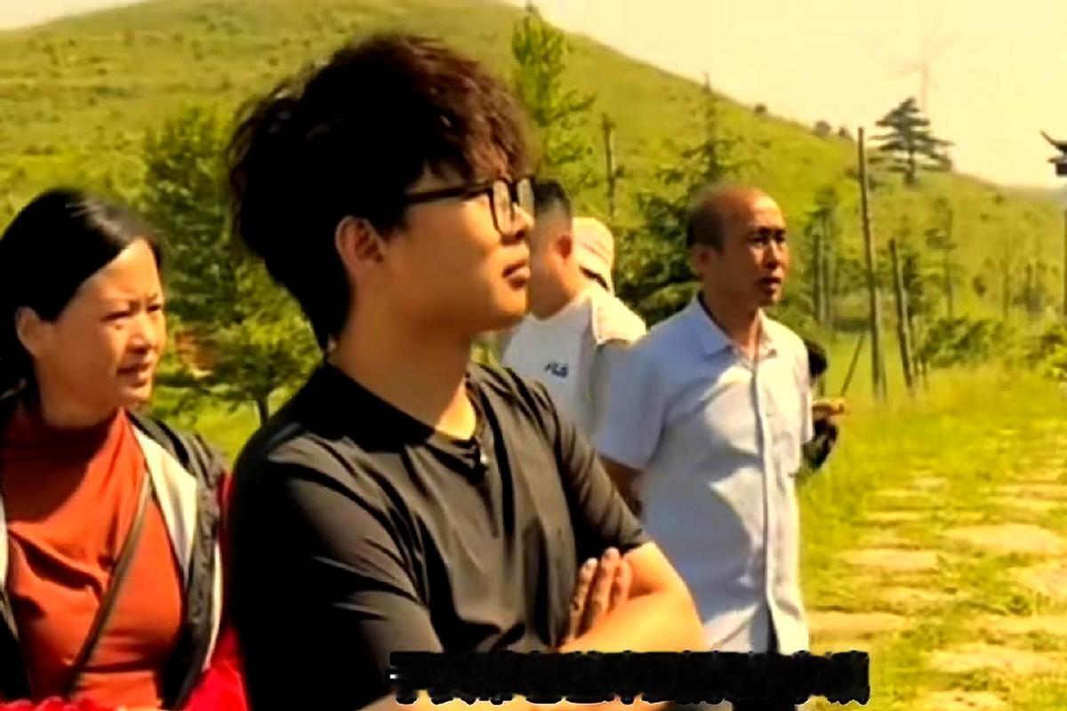 远离是非之地！
子安也是被村里那俩邻居折腾怕了，他爹在老家受尽了委屈，他自己也被