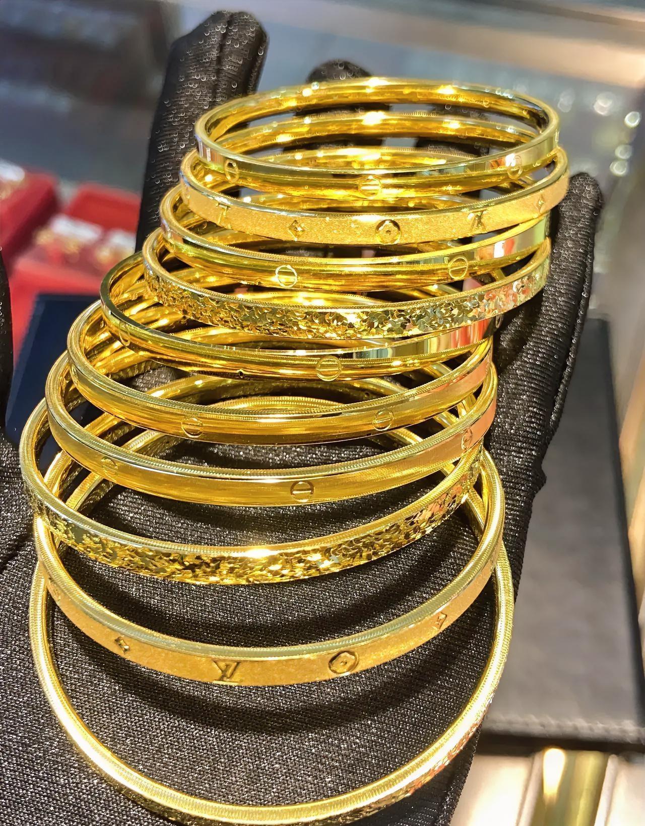 手里有大量黄金的慌了

11月1日新规又要出来了，

这次是关于黄金的，

新规