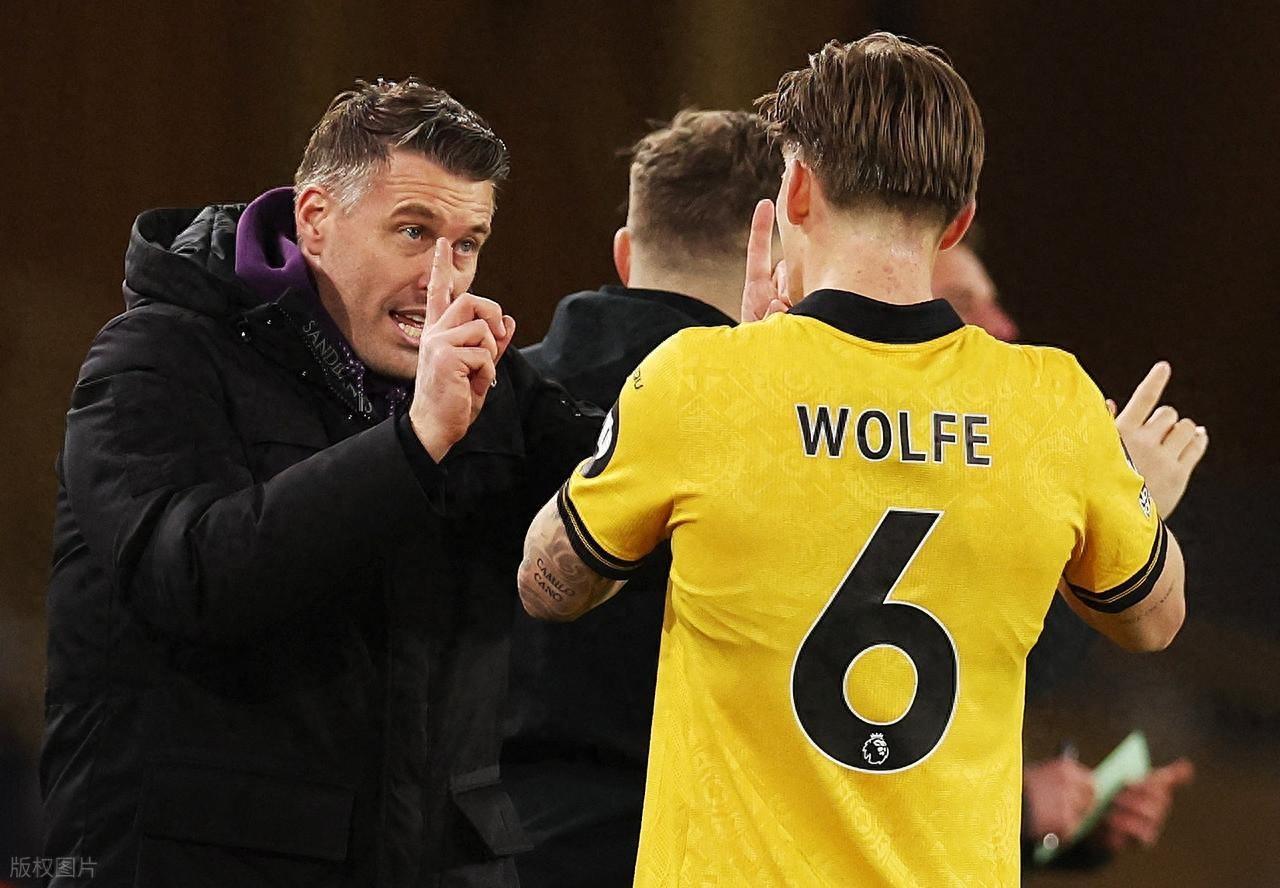 随着利物浦1-2狼队被绝杀，埃弗顿2-0伯恩利，英超最新排名出炉

随着英超第2