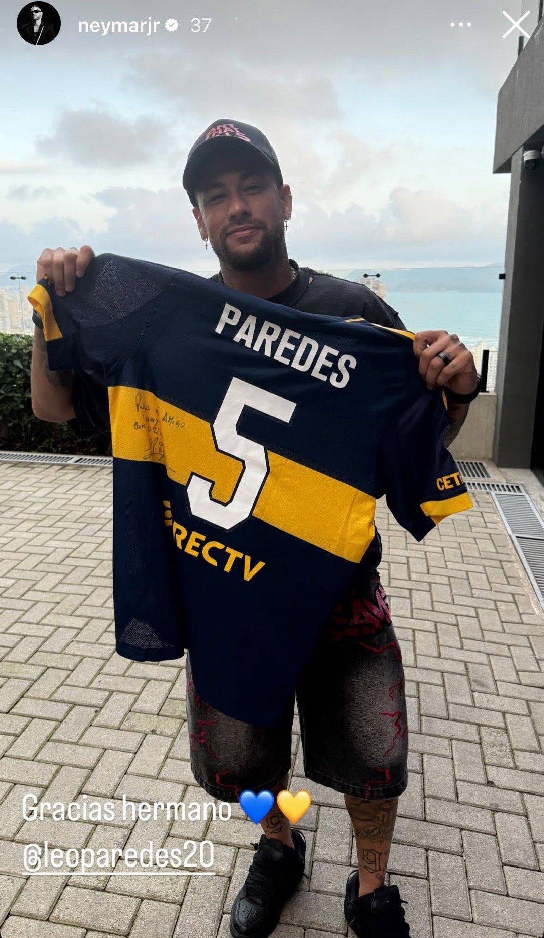 👕内马尔得到好友帕雷德斯的博卡球衣💙💛晒一晒📲帕雷德斯内马尔 ​​​