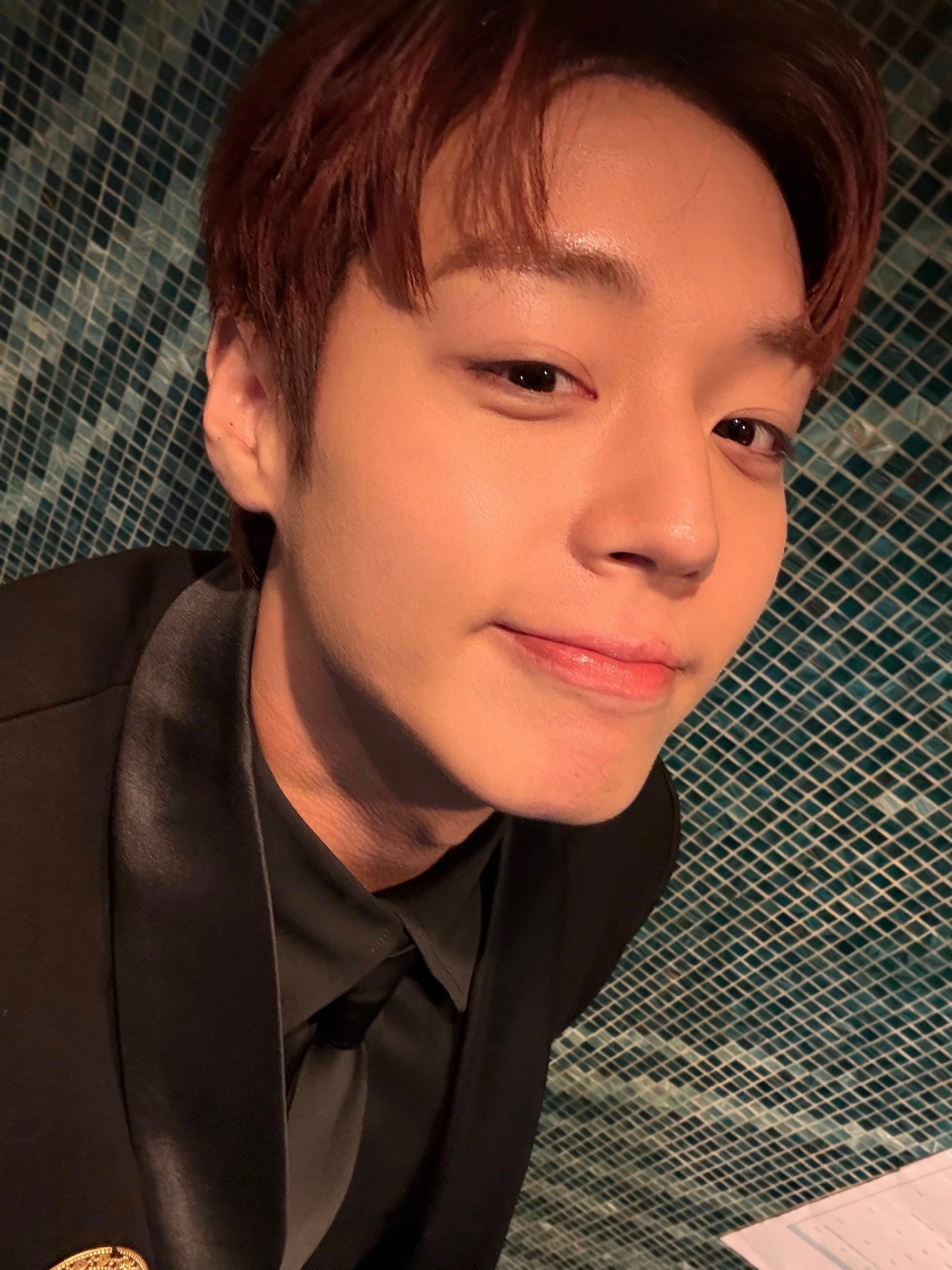 朴志训  ✨ 陪朴志训走演员路 260731 青龙系列大赏 结束后btage更新