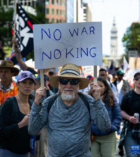 特朗普遭遇“全球羞辱时刻”：罗马、巴黎、马德里、柏林等全球多地民众涌上街头抗议，