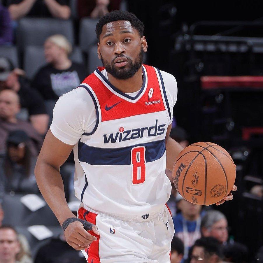 黄蜂裁掉马拉基·布兰汉姆。 