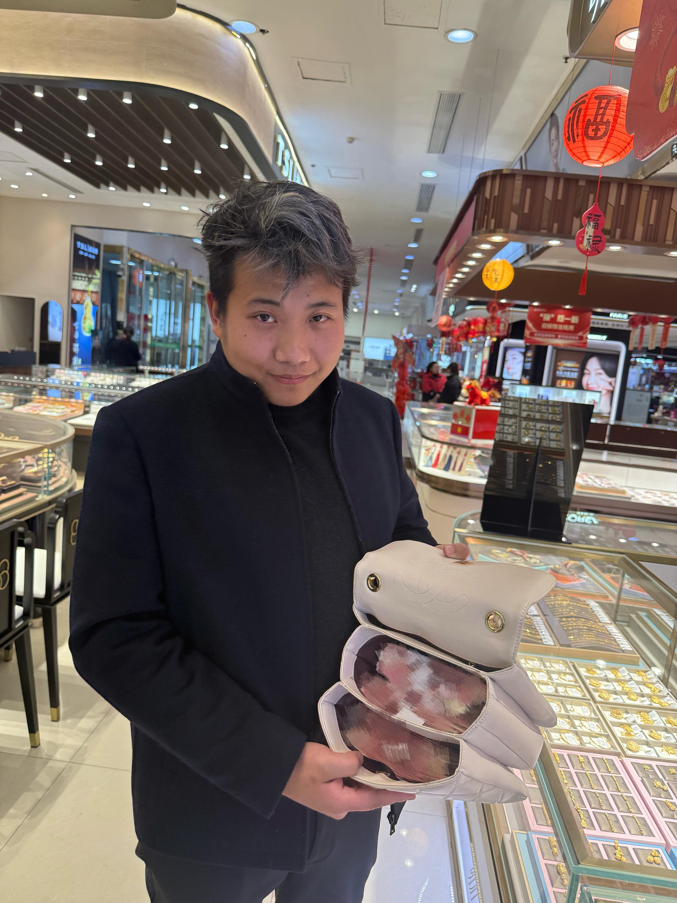 玩玩还是娶回家 他心里面有数 他想给你的都会给你 会保护你小情绪 不想...