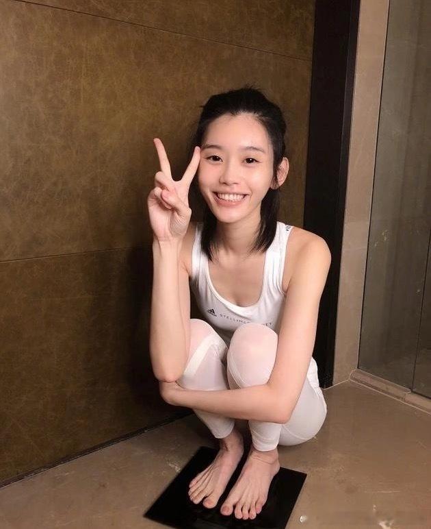 好多明星暴瘦有的是为角色拼命减重，是职业需要，但也有不少是被镜头审美推着卷身材。
