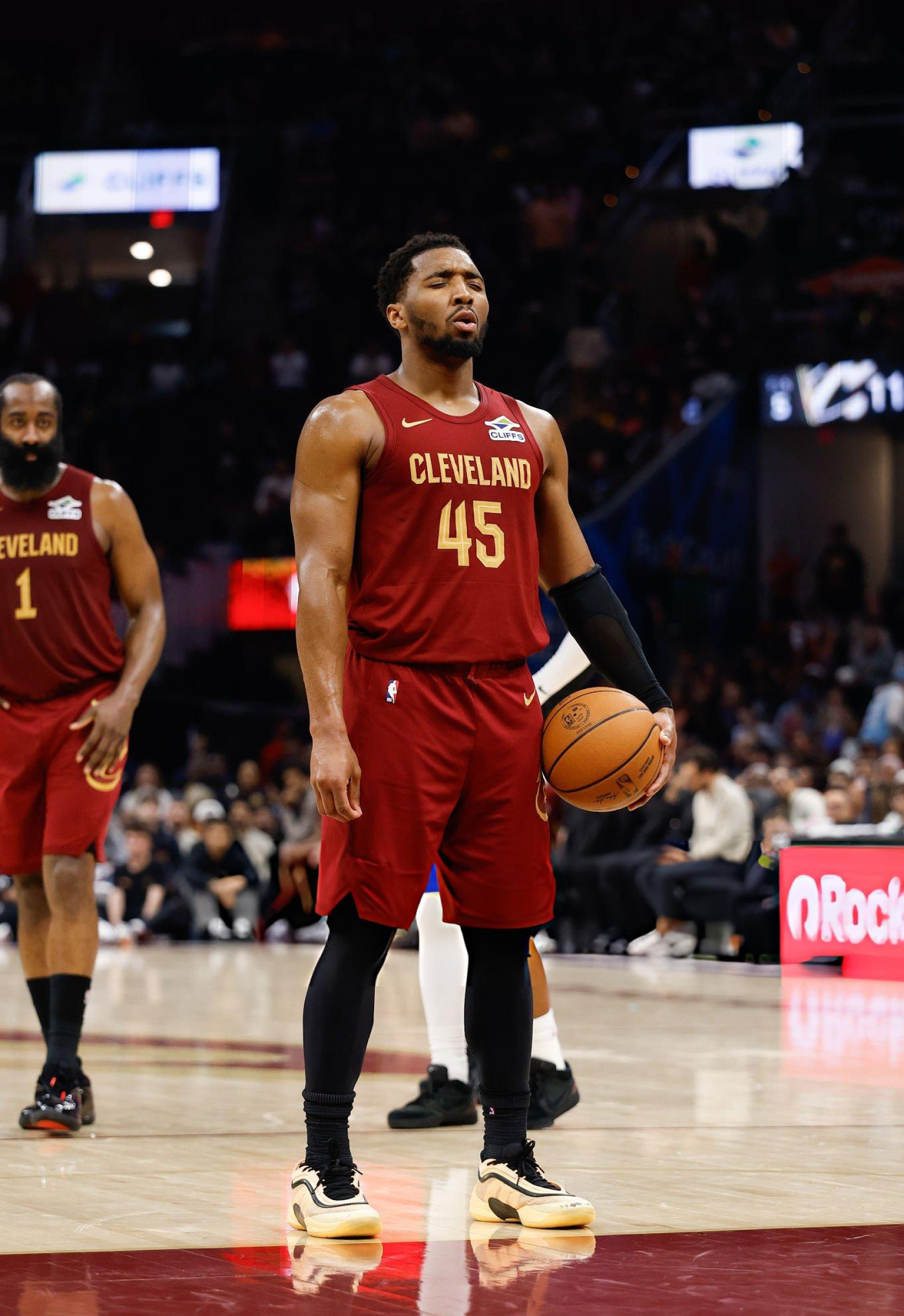 Donovan Mitchell 今日依旧穿着 adidas D.O.N. Is