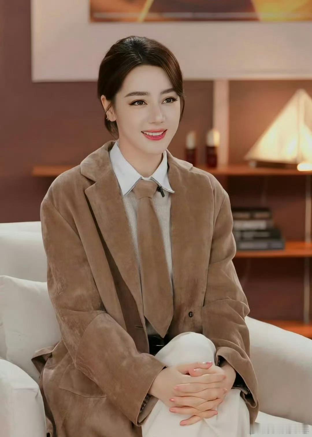 迪丽热巴直播girl boss能量服务中